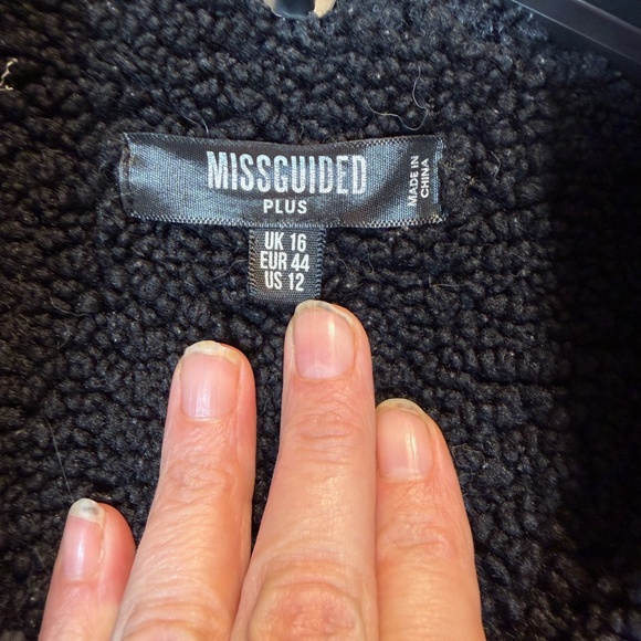 Missguided Teddy Shacket Womens Size 12 Black Full Button Cozy Cabincore - Picture 2 of 9